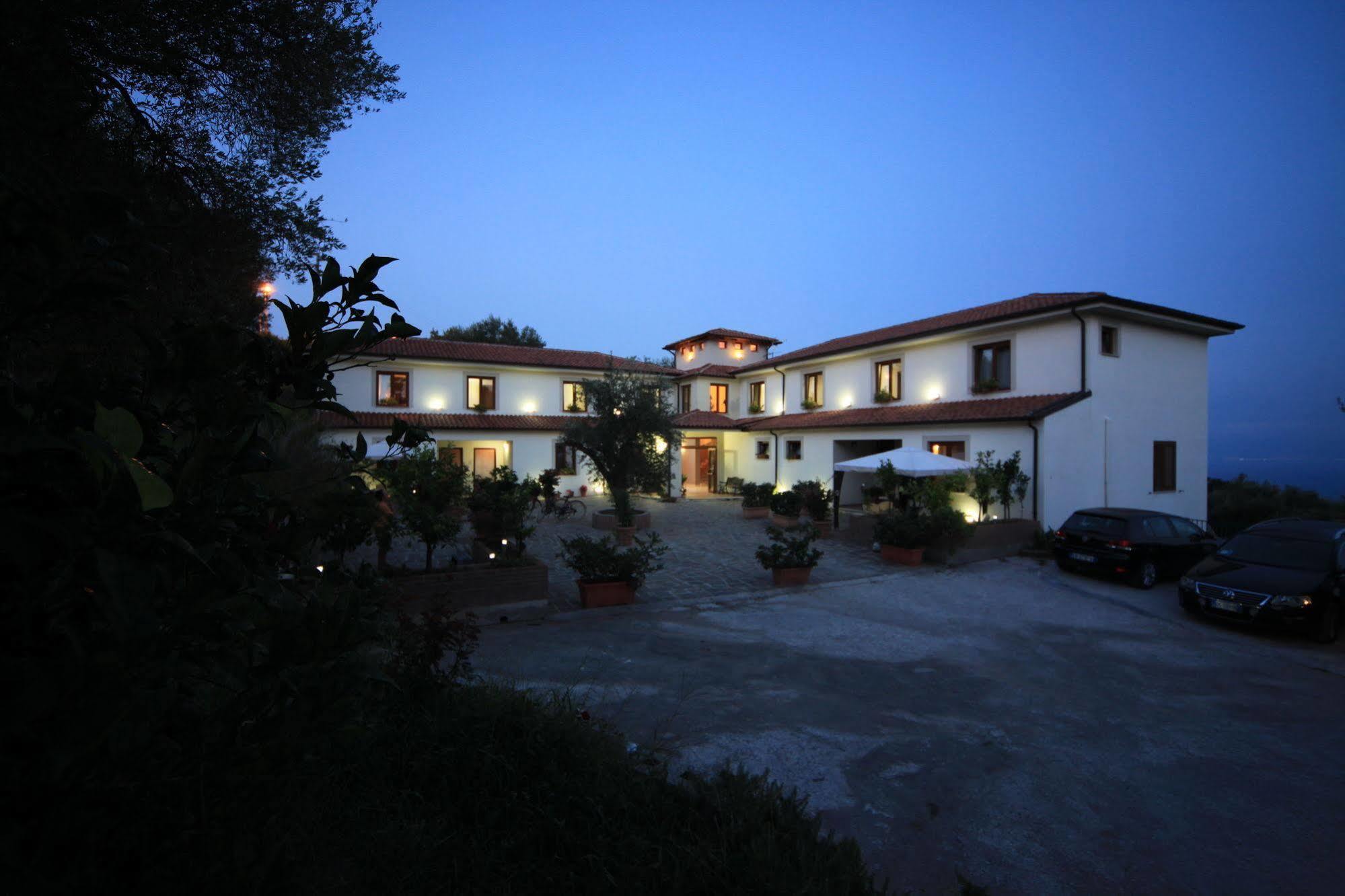 Tenuta Terre Di Bosco Oasi Di Relax Nel Cilento San Giovanni a Piro Exterior photo